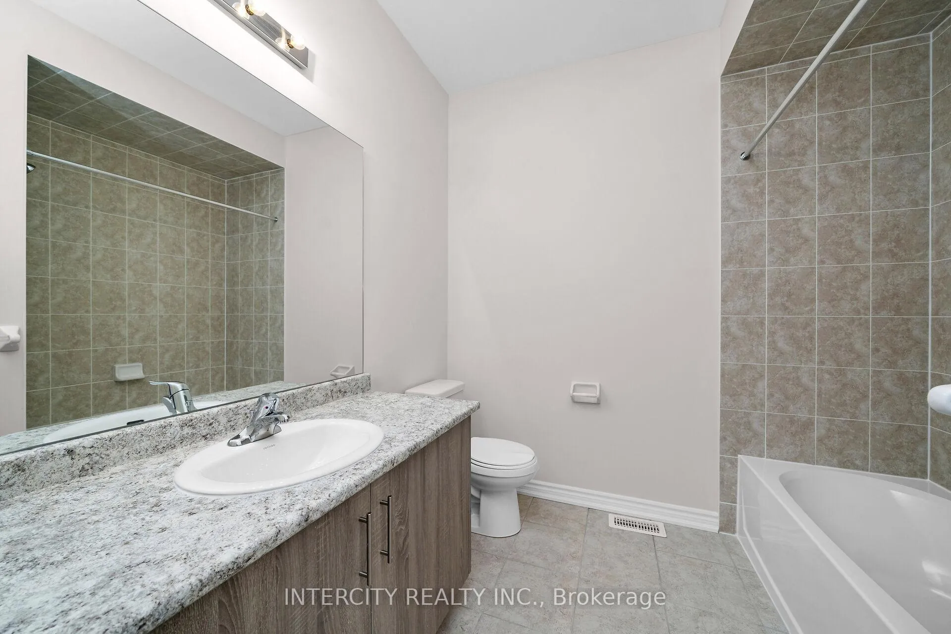 Photo 28 of 30 Radisson Street, Vaughan, Elder Mills — HOMEH
