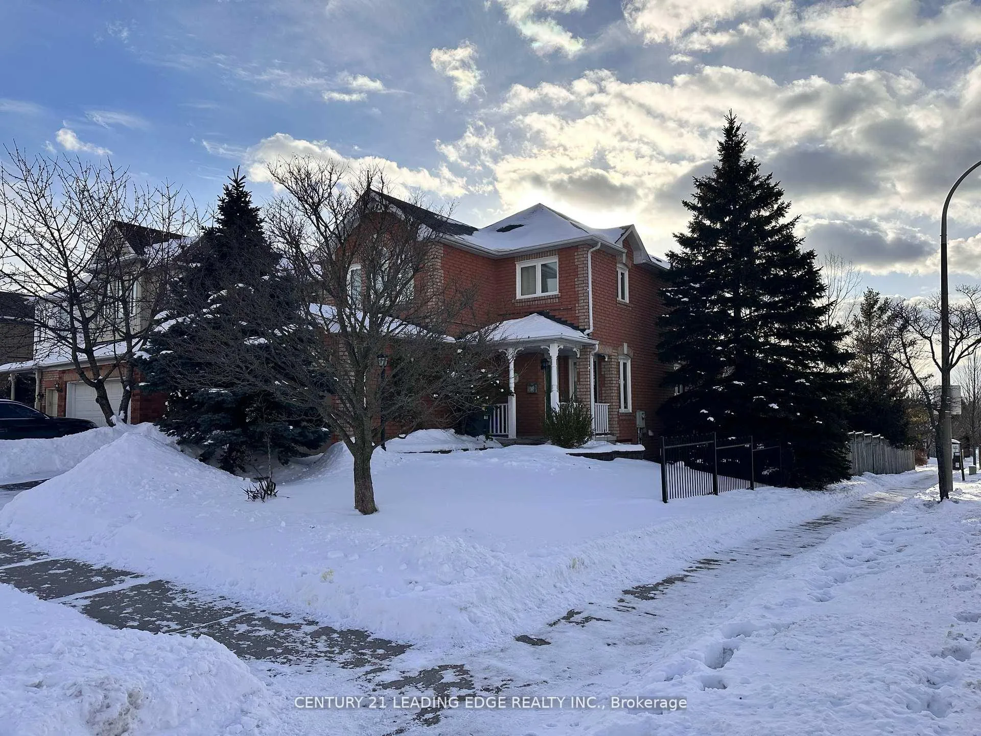 Photo 2 of Unit Main, 2 Vintage Drive, Whitby, Williamsburg — HOMEH