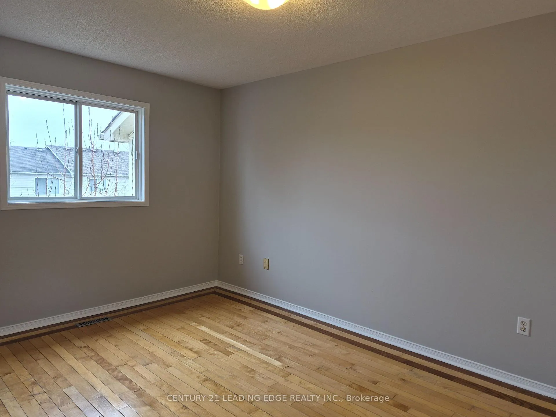 Photo 3 of 191 Pickett Crescent, Barrie, Painswick North — HOMEH