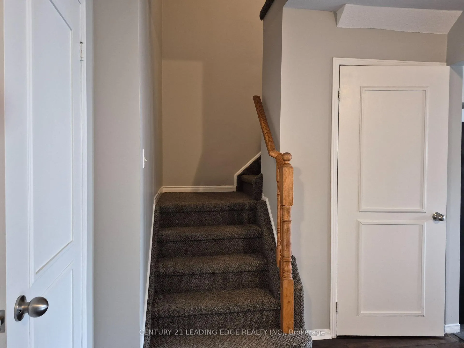 Photo 8 of 191 Pickett Crescent, Barrie, Painswick North — HOMEH