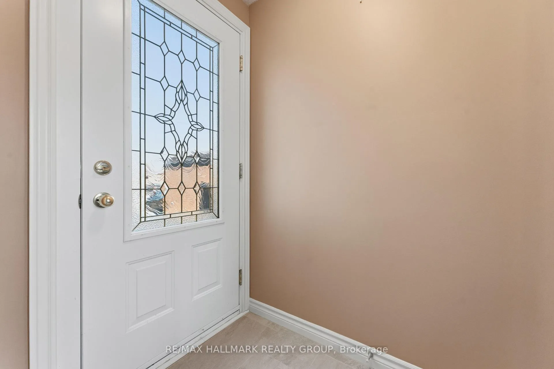 Photo 18 of 1884 Elmridge Drive, Ottawa, Beacon Hill South — HOMEH