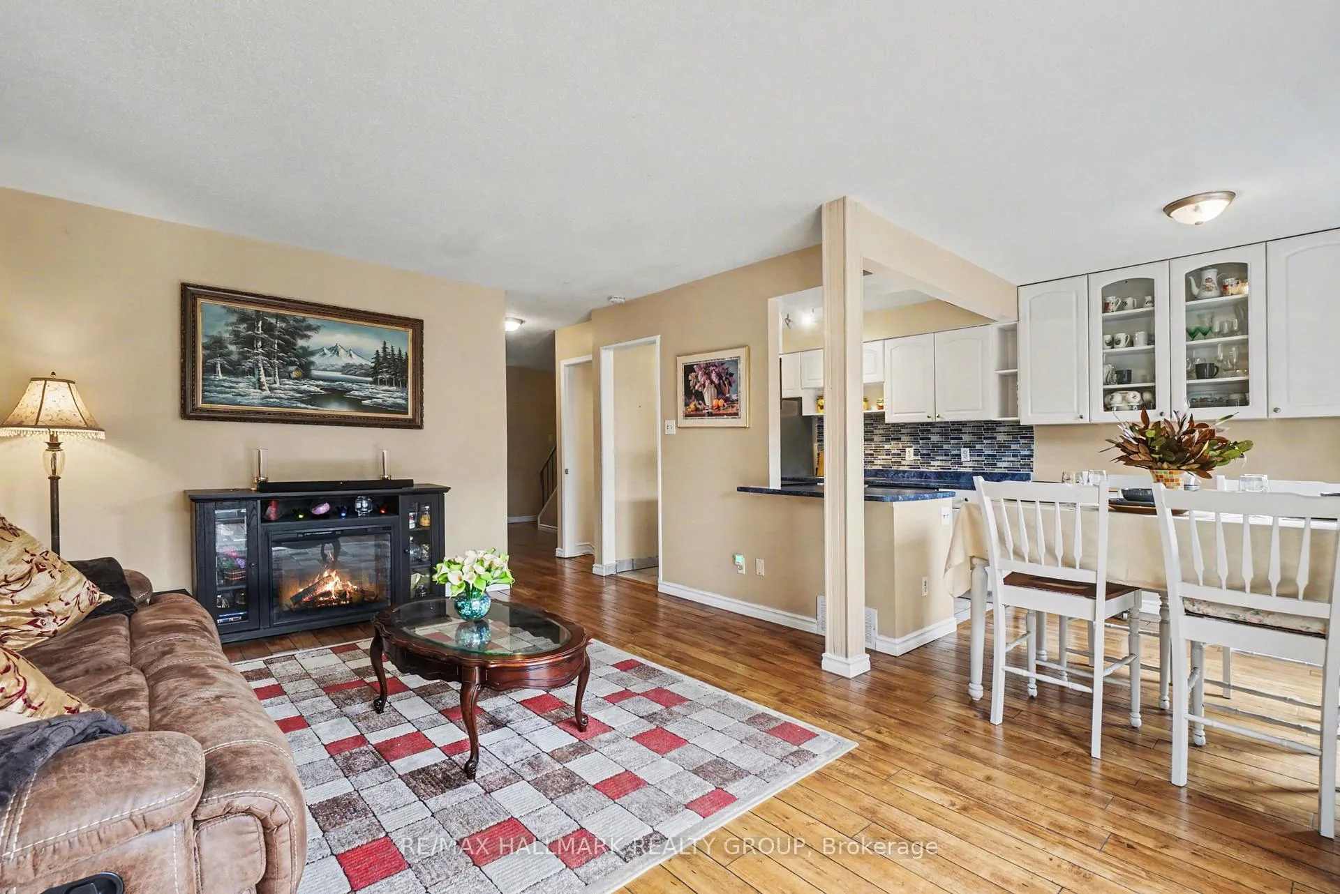 Photo 4 of 12D Arnold Drive, Ottawa, Arbeatha Park — HOMEH