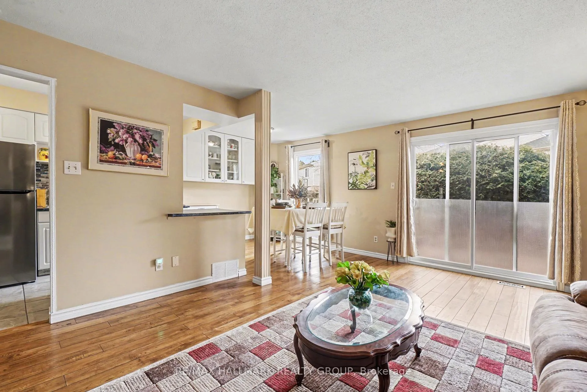 Photo 5 of 12D Arnold Drive, Ottawa, Arbeatha Park — HOMEH