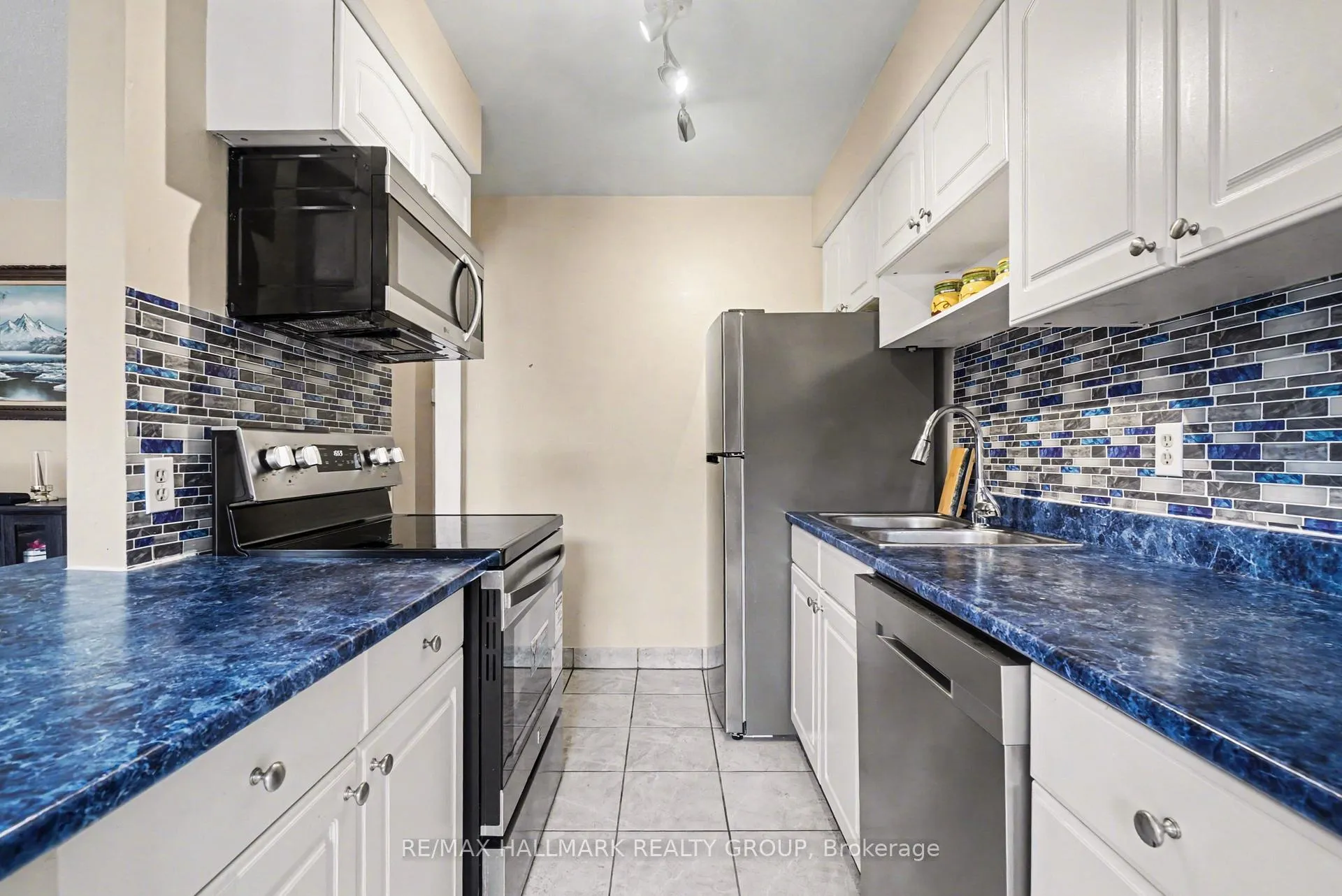 Photo 9 of 12D Arnold Drive, Ottawa, Arbeatha Park — HOMEH