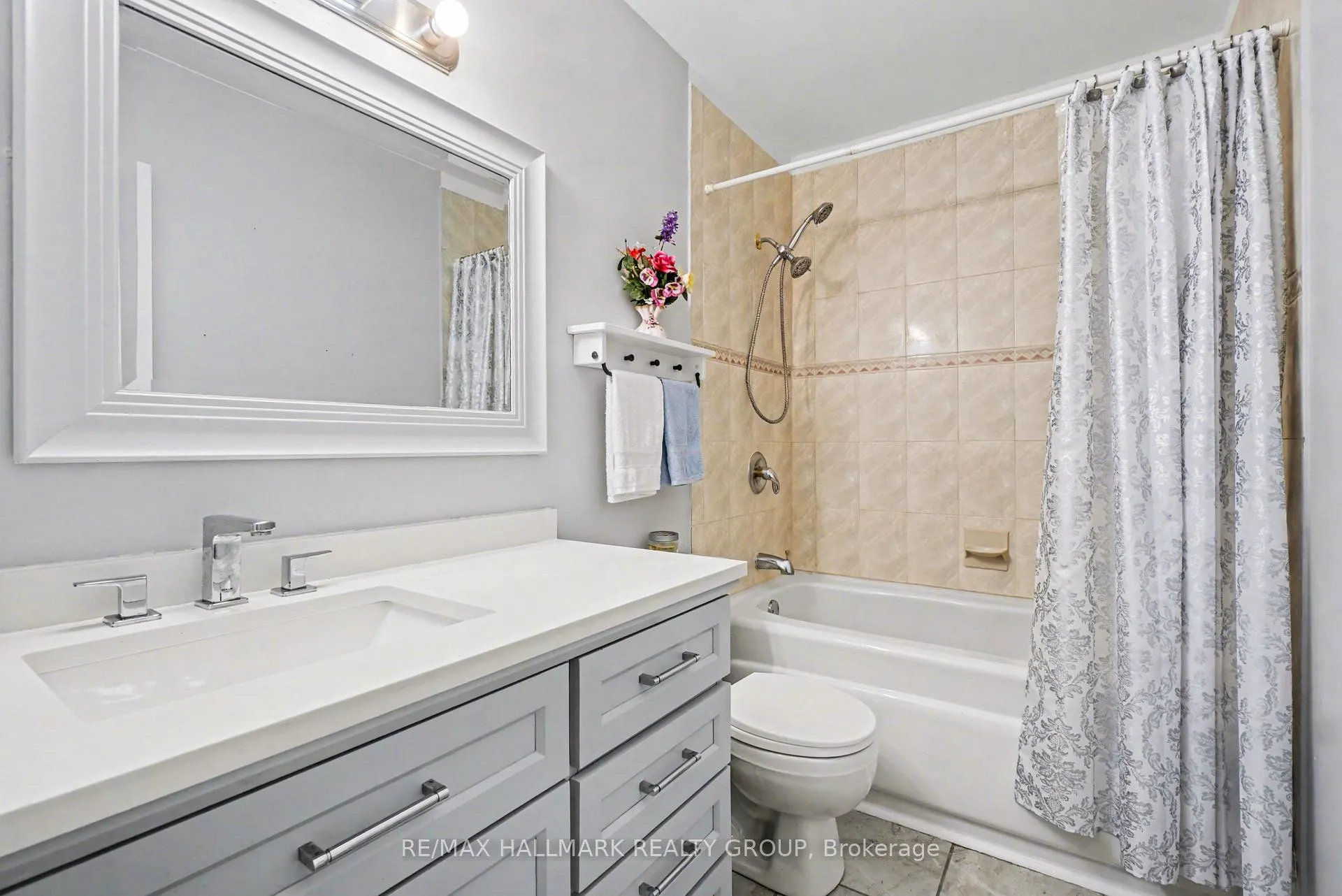 Photo 14 of 12D Arnold Drive, Ottawa, Arbeatha Park — HOMEH