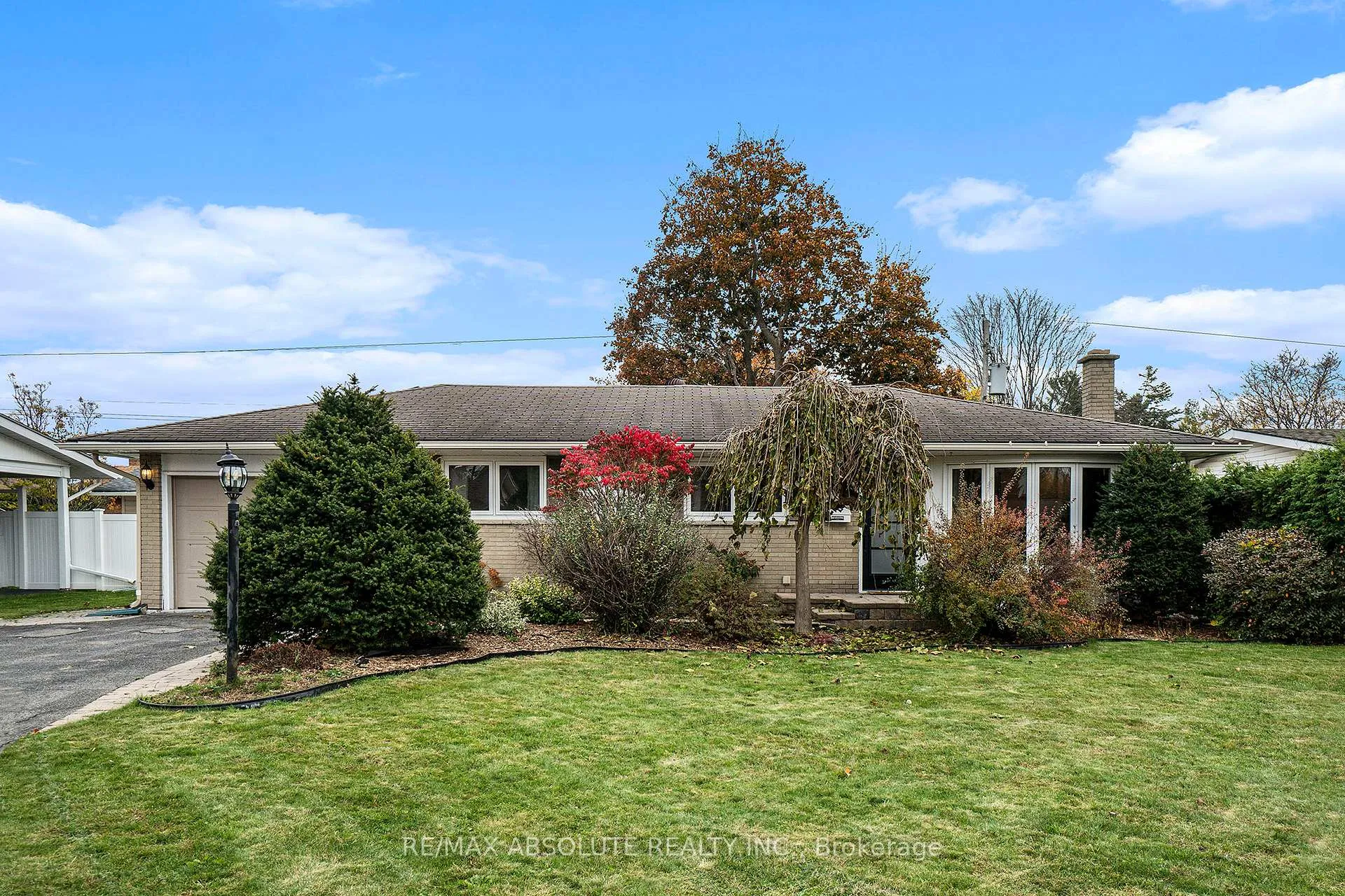 Photo 4 of 20 Harwick Crescent, Ottawa, Lynwood Village — HOMEH