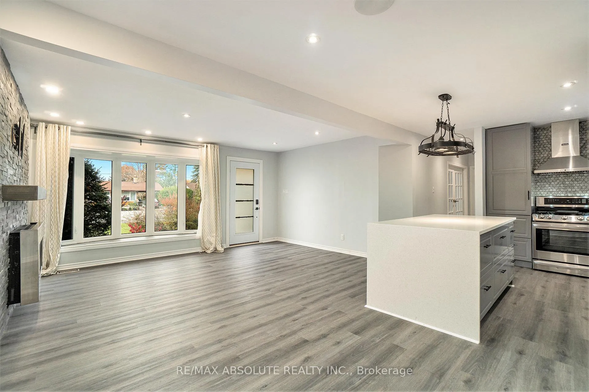 Photo 13 of 20 Harwick Crescent, Ottawa, Lynwood Village — HOMEH