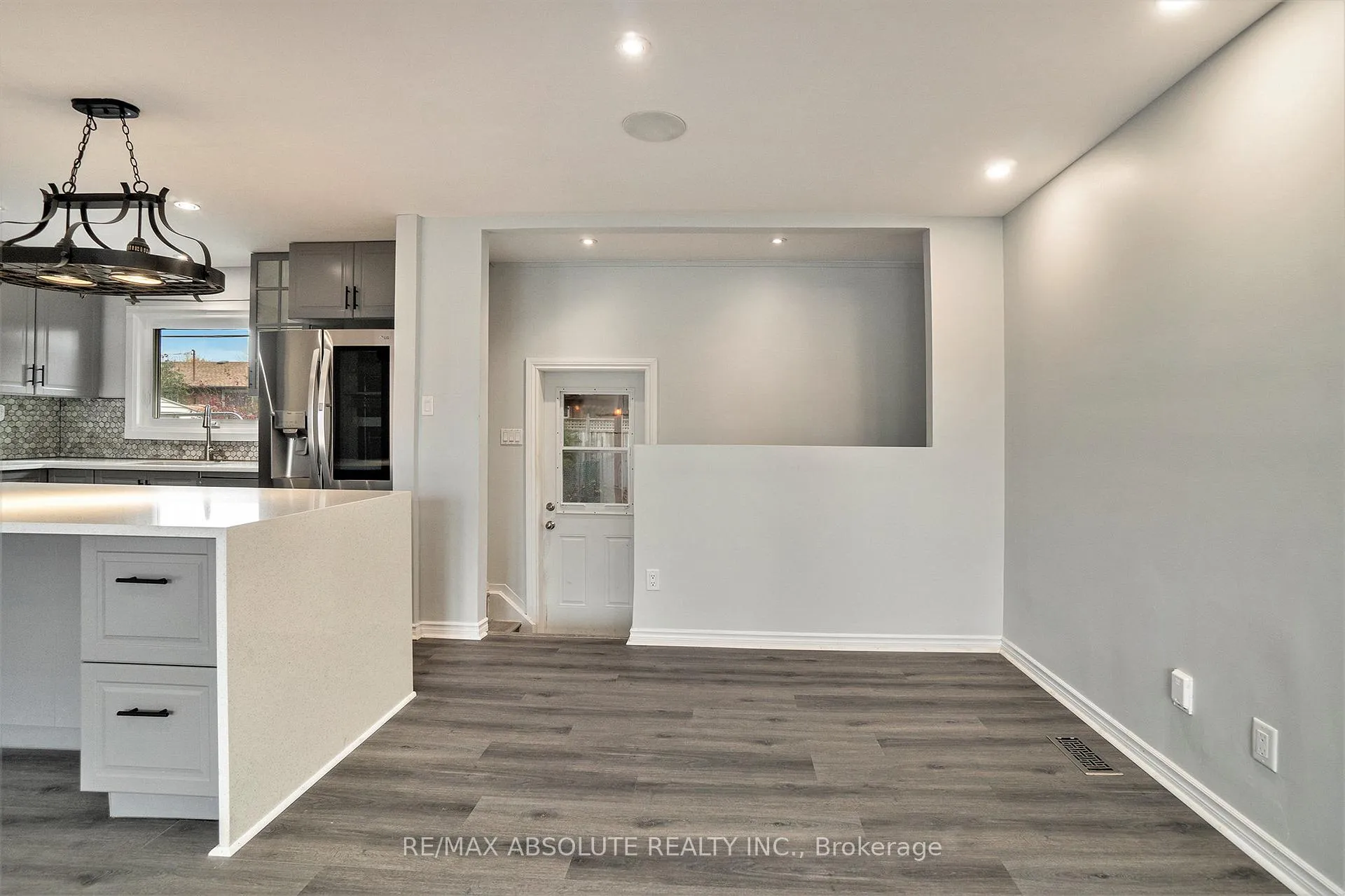 Photo 15 of 20 Harwick Crescent, Ottawa, Lynwood Village — HOMEH