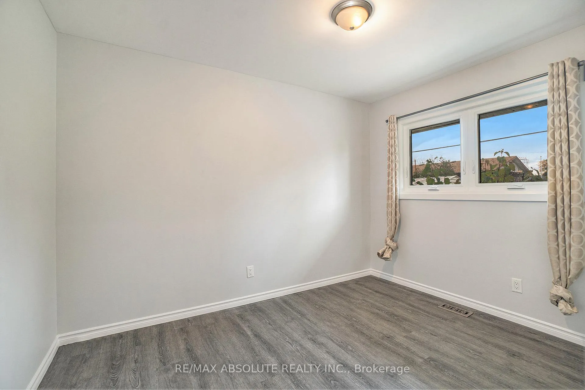 Photo 34 of 20 Harwick Crescent, Ottawa, Lynwood Village — HOMEH