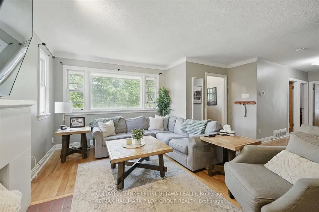 Photo 4 of 63 Crownhill Street, Ottawa, Beacon Hill South — HOMEH