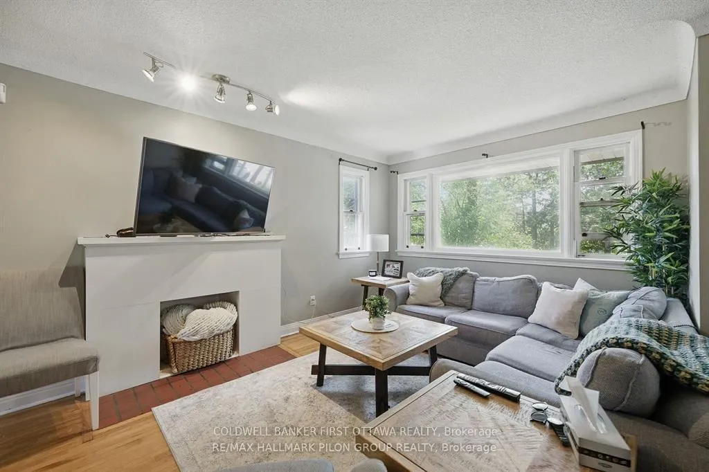 Photo 10 of 63 Crownhill Street, Ottawa, Beacon Hill South — HOMEH