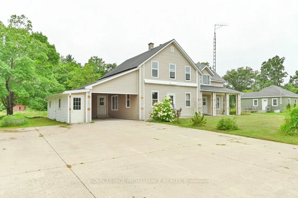 Front of 14248 Hwy 41 Cloyne