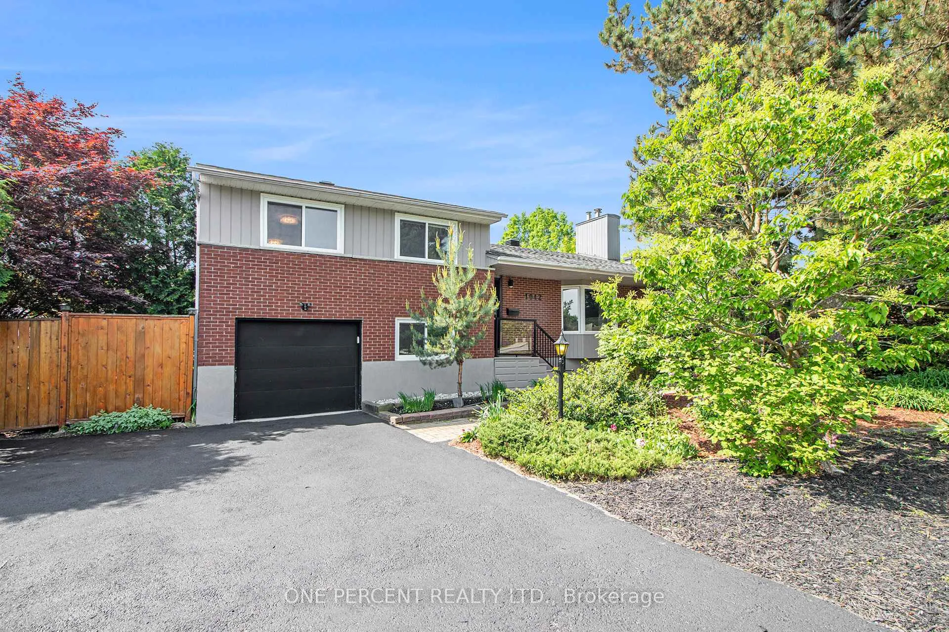 Photo 3 of 1042 Harkness Avenue, Ottawa, Riverside Park — HOMEH