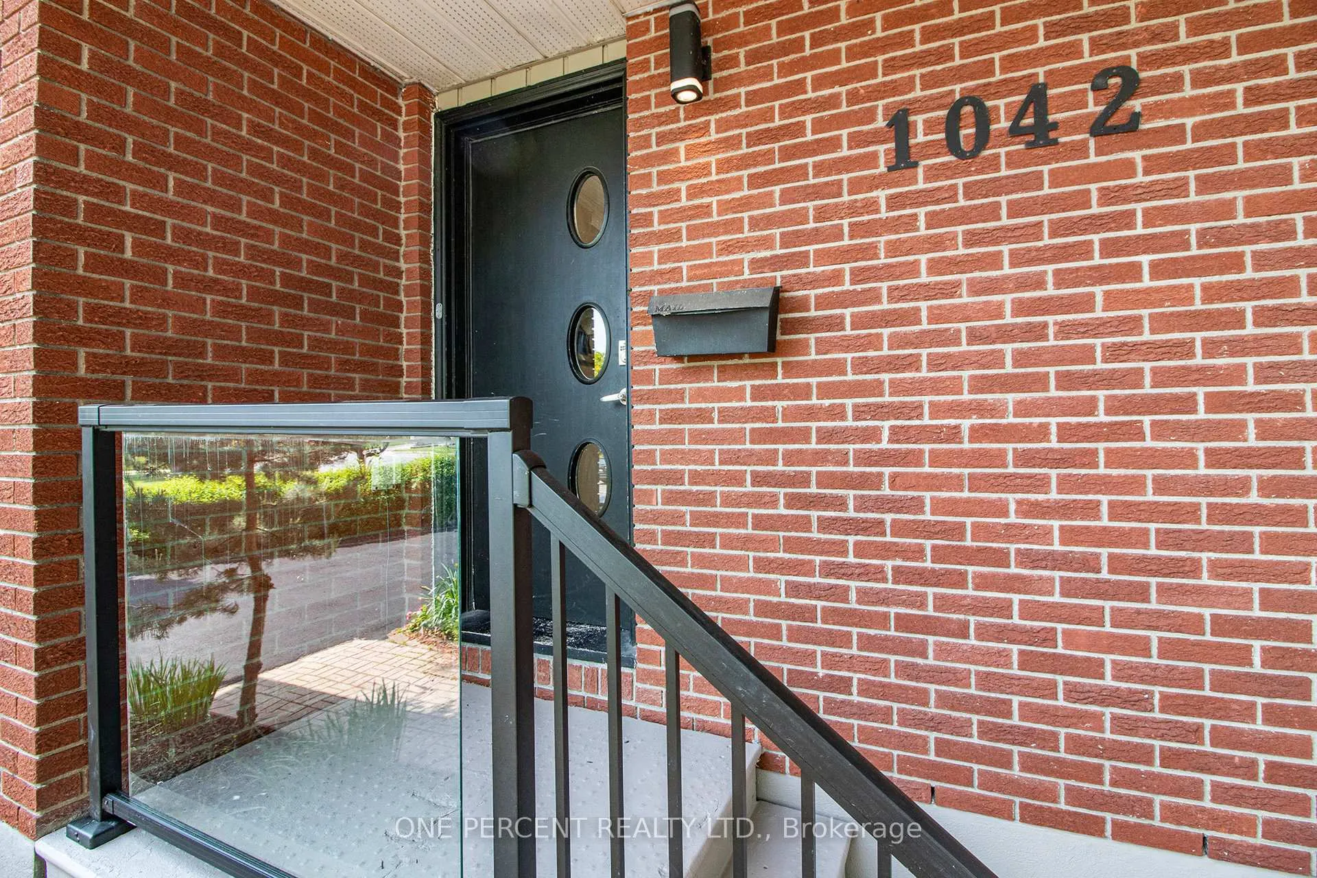 Photo 6 of 1042 Harkness Avenue, Ottawa, Riverside Park — HOMEH