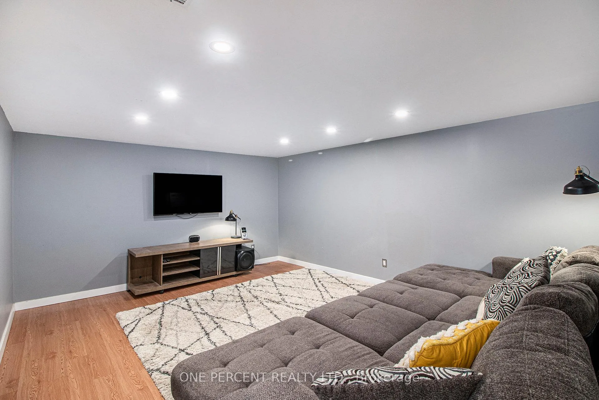 Photo 48 of 1042 Harkness Avenue, Ottawa, Riverside Park — HOMEH