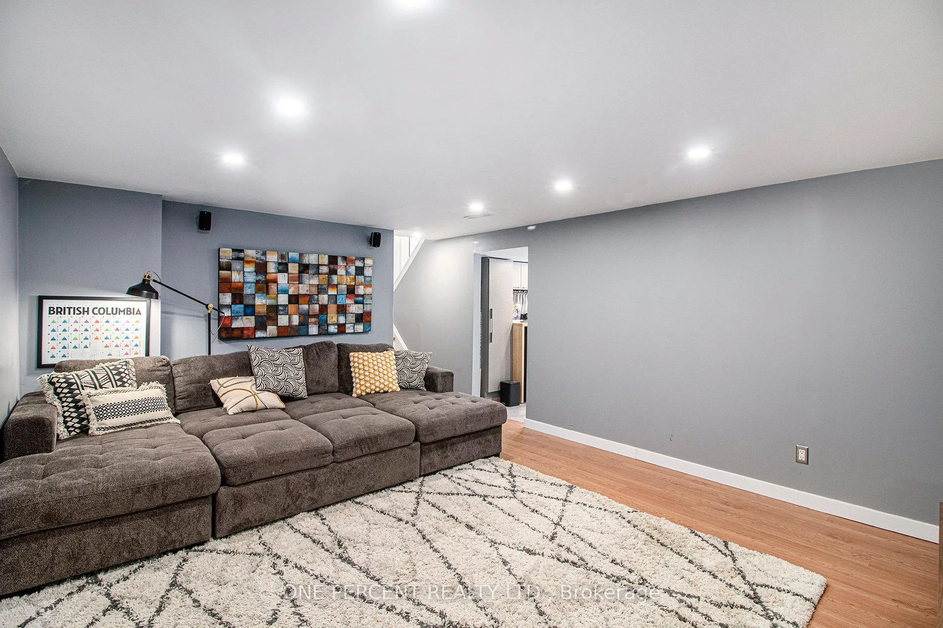 Photo 51 of 1042 Harkness Avenue, Ottawa, Riverside Park — HOMEH