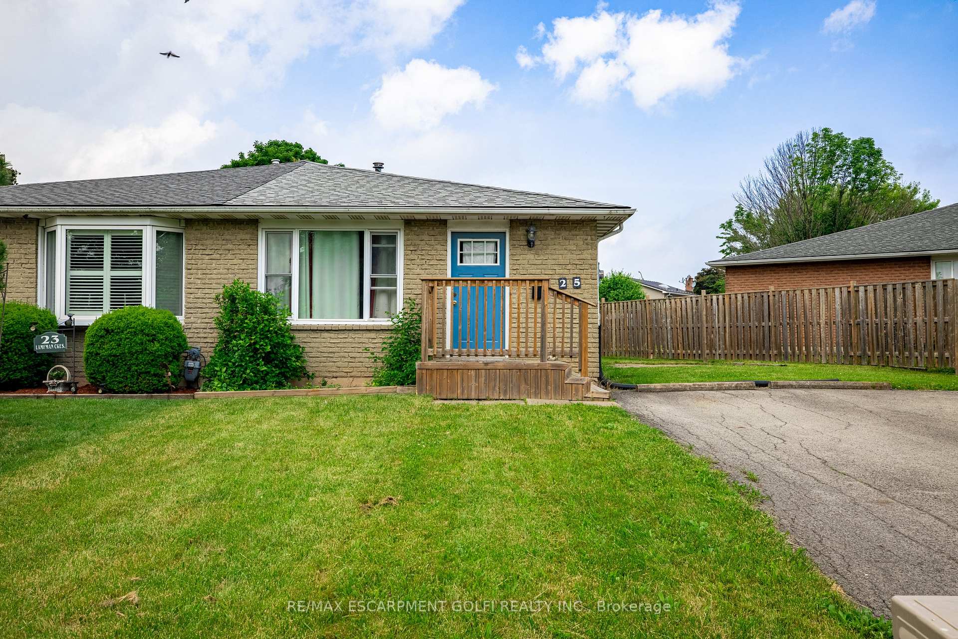 Photo 2 of 25 Lampman Crescent, Thorold, Confederation Heights — HOMEH