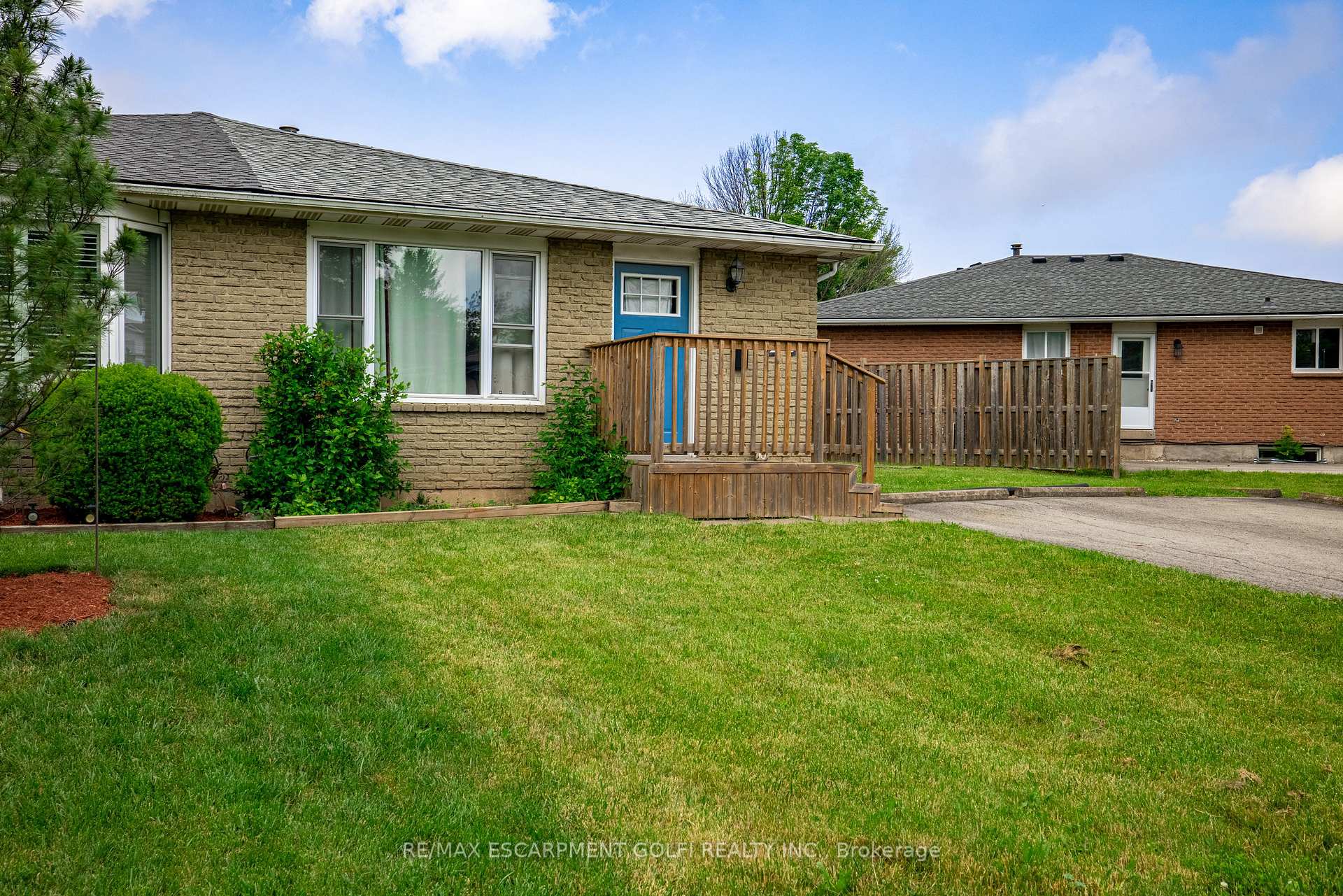 Photo 3 of 25 Lampman Crescent, Thorold, Confederation Heights — HOMEH