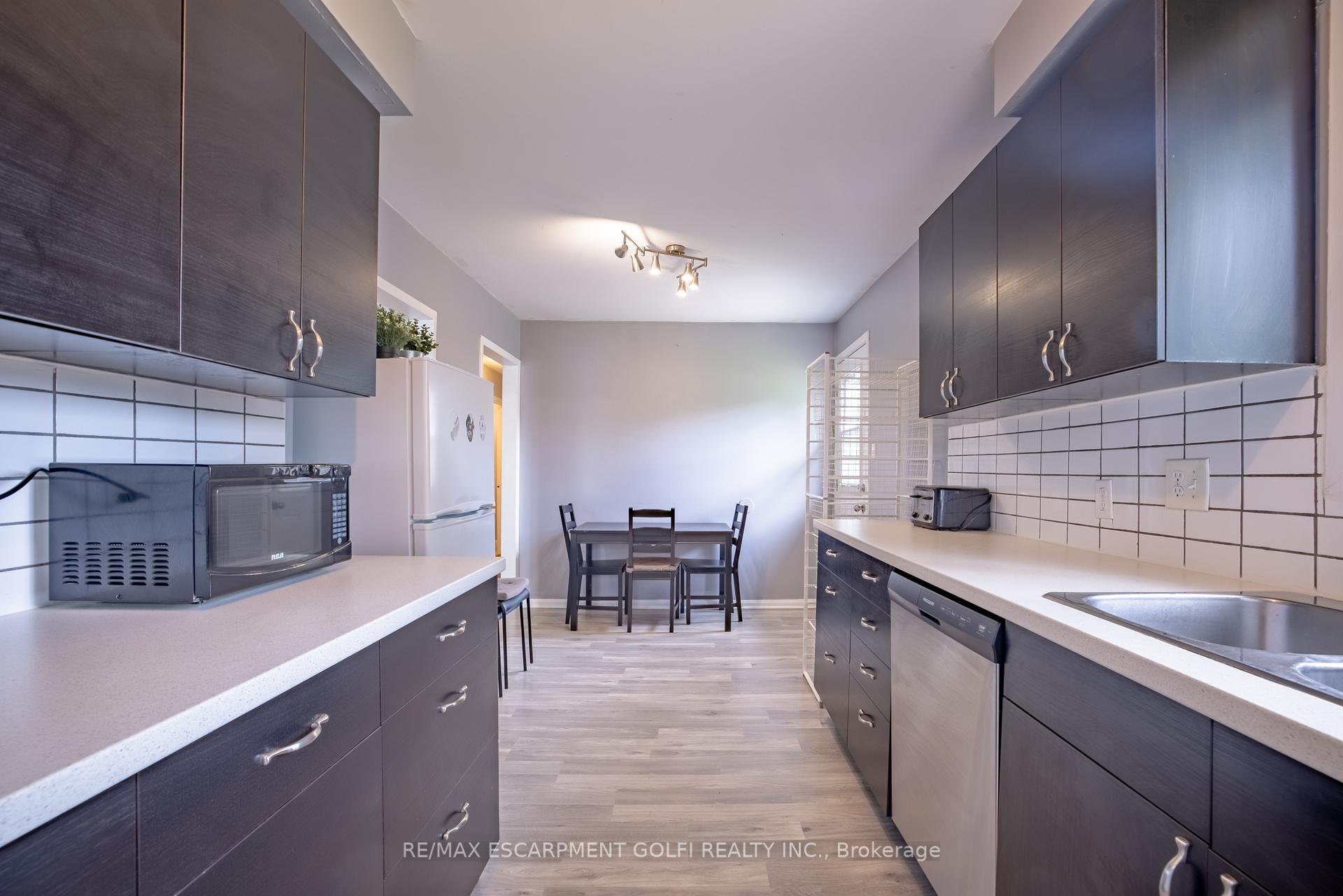 Photo 8 of 25 Lampman Crescent, Thorold, Confederation Heights — HOMEH