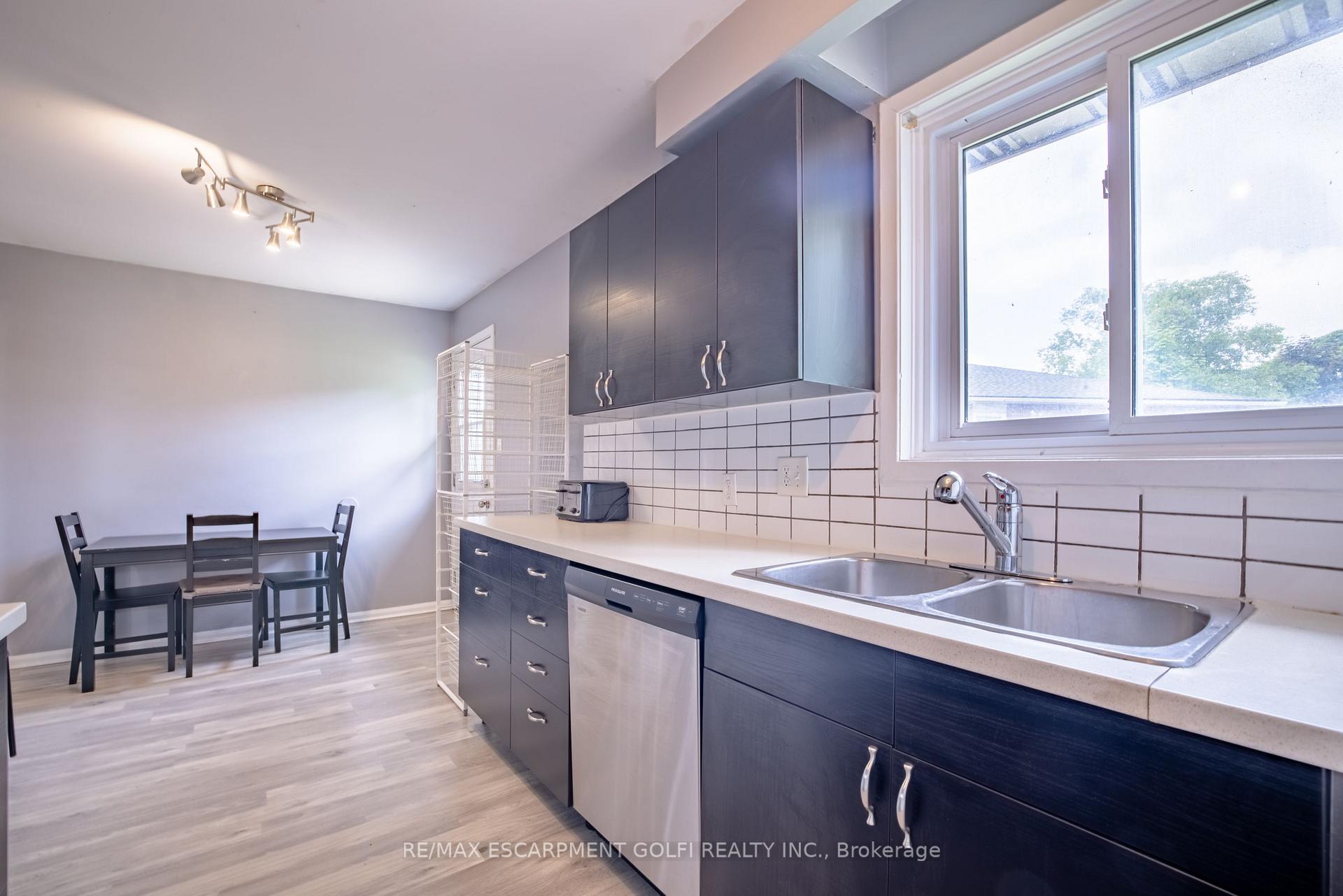Photo 9 of 25 Lampman Crescent, Thorold, Confederation Heights — HOMEH