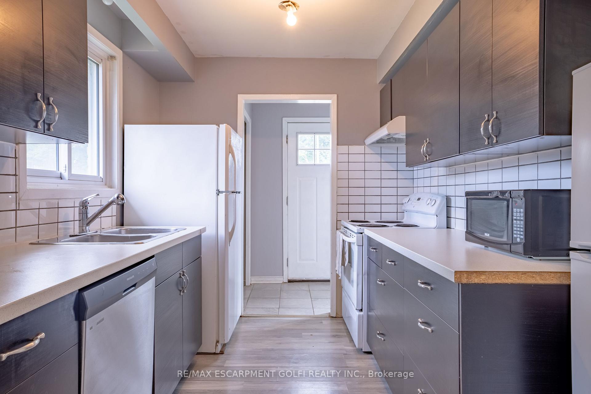 Photo 10 of 25 Lampman Crescent, Thorold, Confederation Heights — HOMEH
