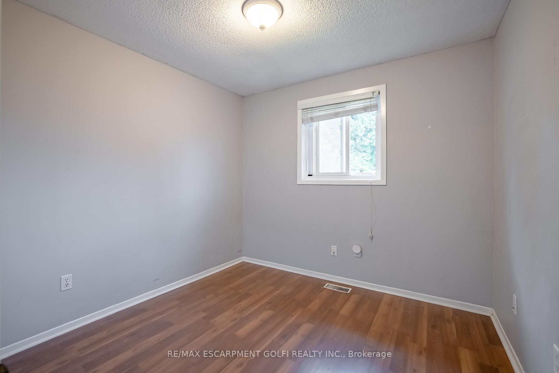 Photo 15 of 25 Lampman Crescent, Thorold, Confederation Heights — HOMEH