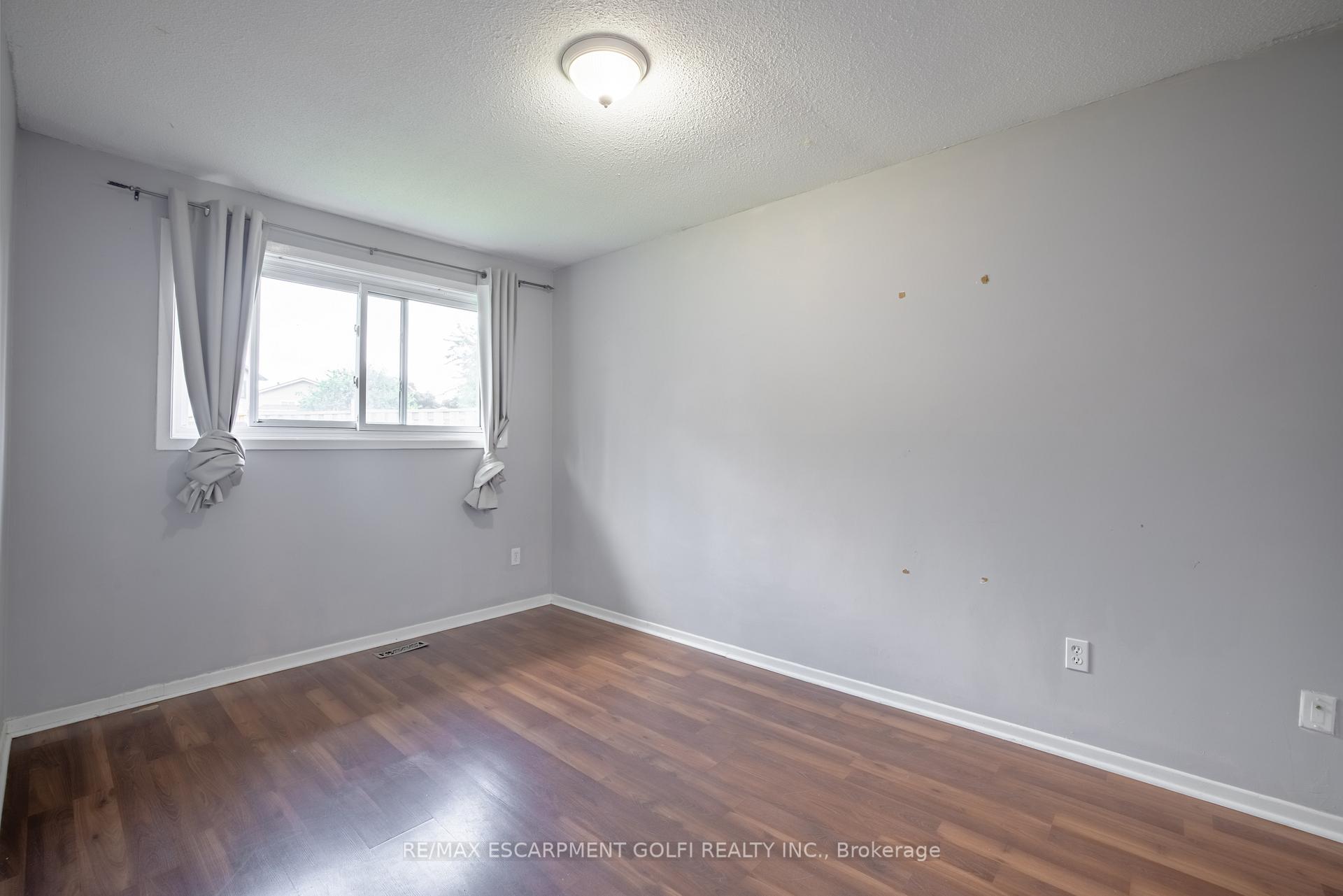 Photo 17 of 25 Lampman Crescent, Thorold, Confederation Heights — HOMEH