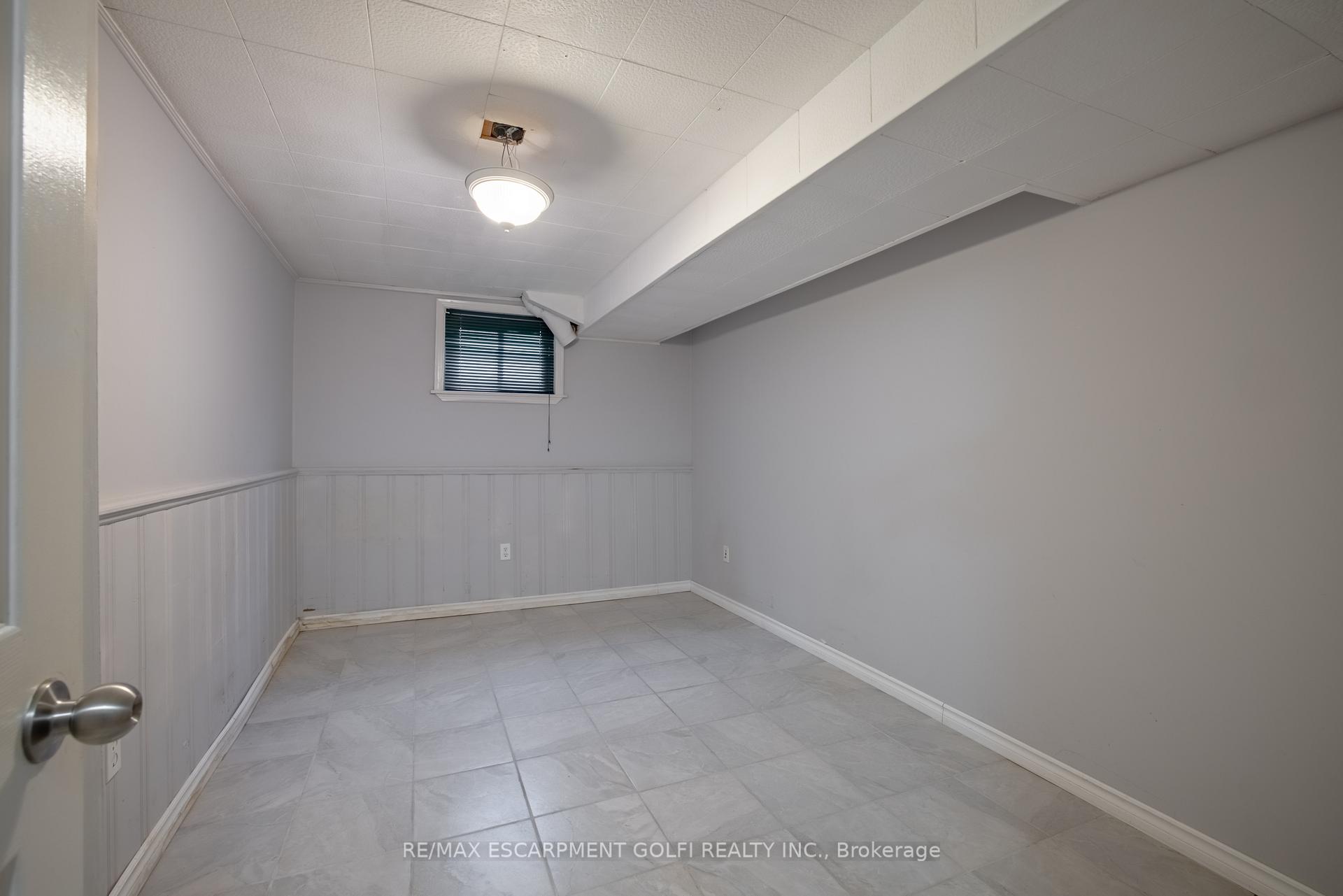 Photo 21 of 25 Lampman Crescent, Thorold, Confederation Heights — HOMEH