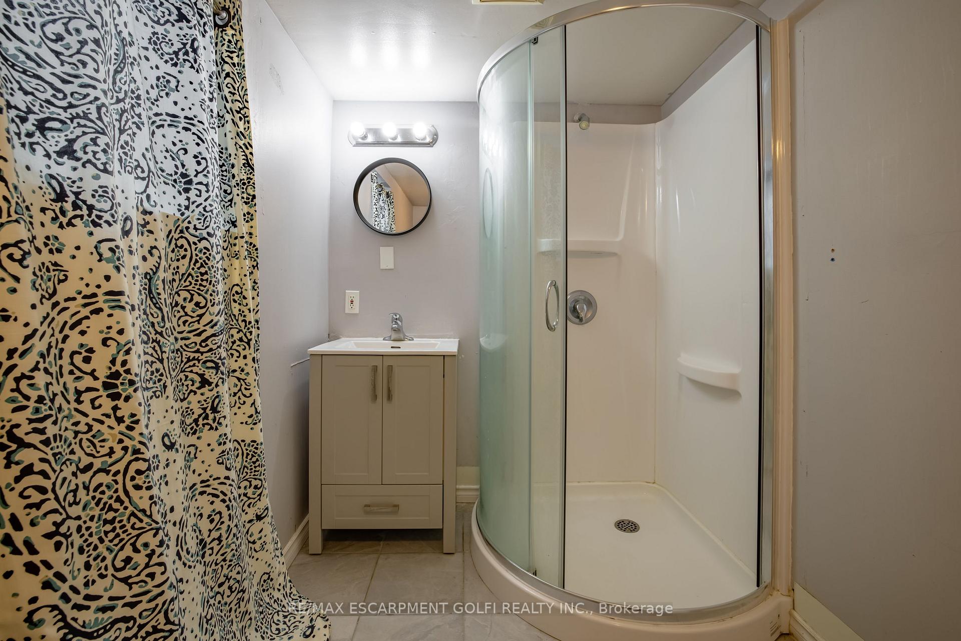Photo 24 of 25 Lampman Crescent, Thorold, Confederation Heights — HOMEH