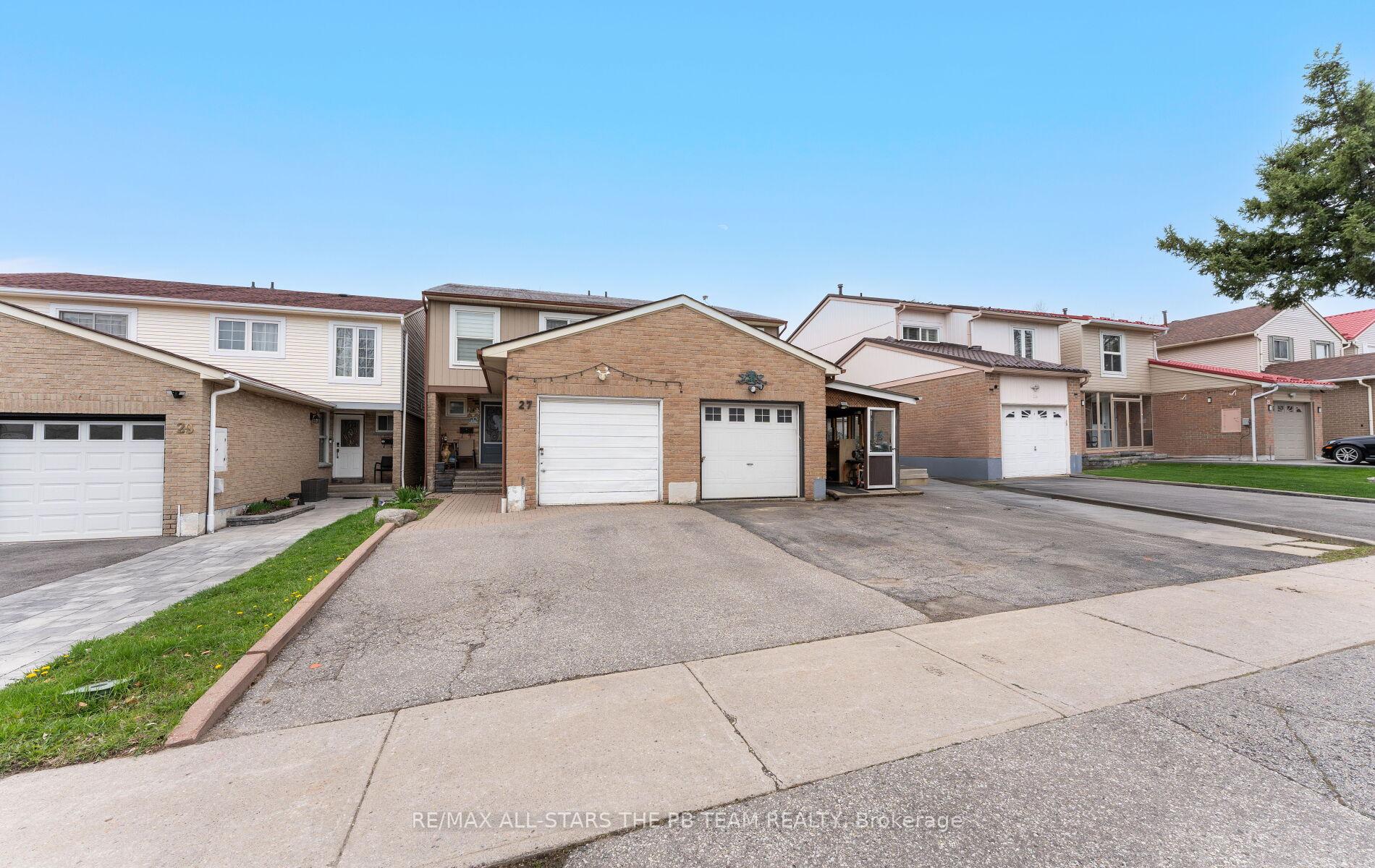 Front of 25 Nabob Crescent