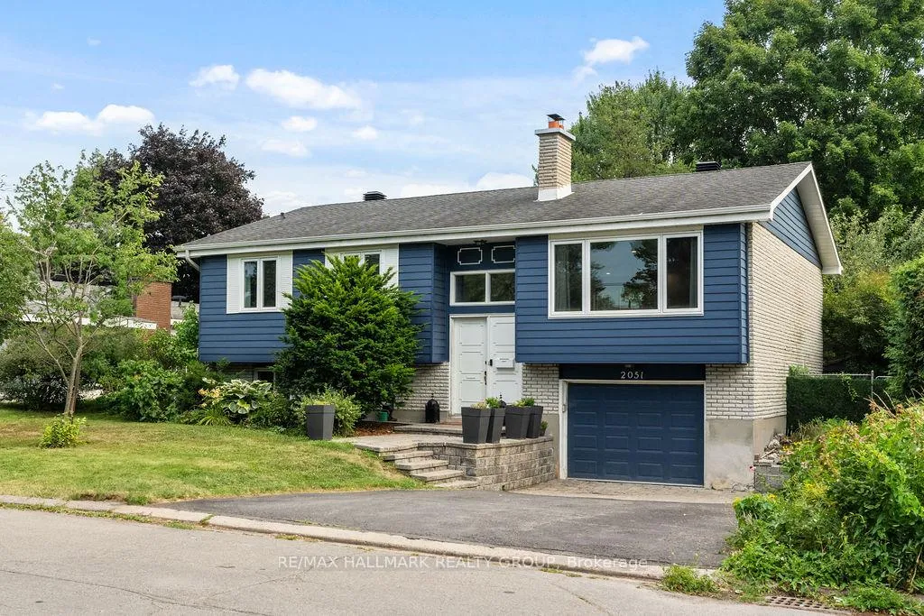 Front of 2051 Kings Grove Crescent