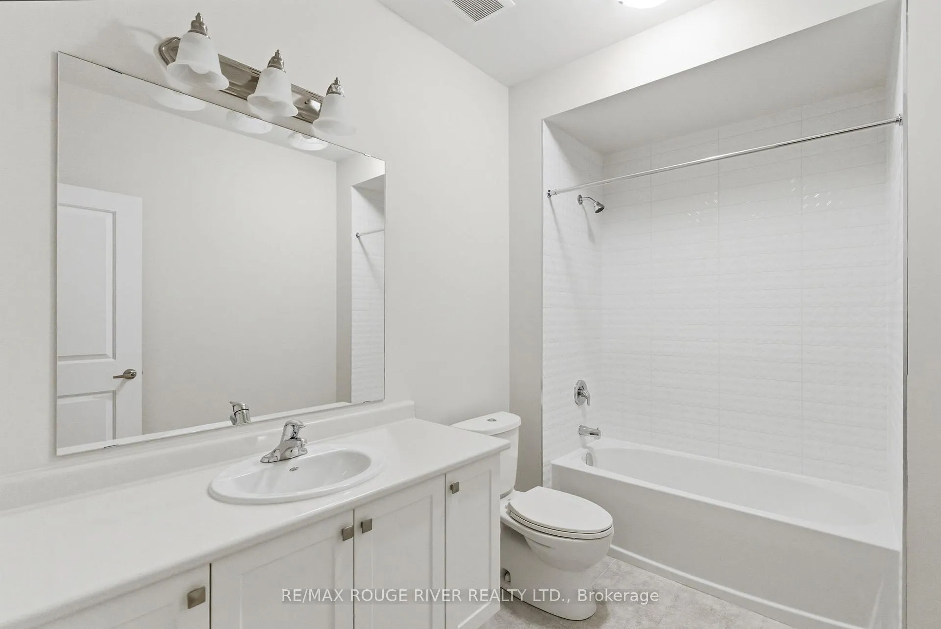 Photo 44 of 15 Brabin Circle, Whitby, Rural Whitby — HOMEH