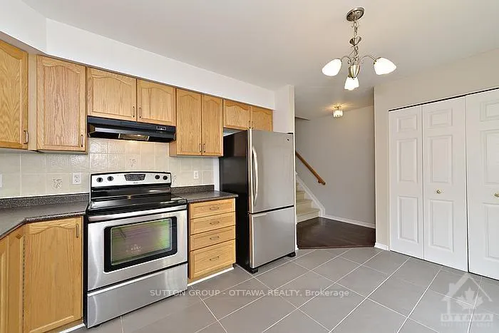 Photo 3 of 17 Glenhaven Private, Ottawa, Brookfield Gardens — HOMEH