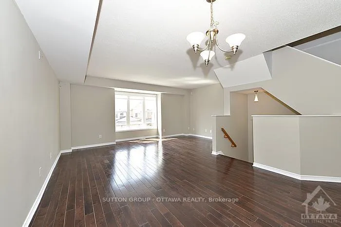 Photo 5 of 17 Glenhaven Private, Ottawa, Brookfield Gardens — HOMEH
