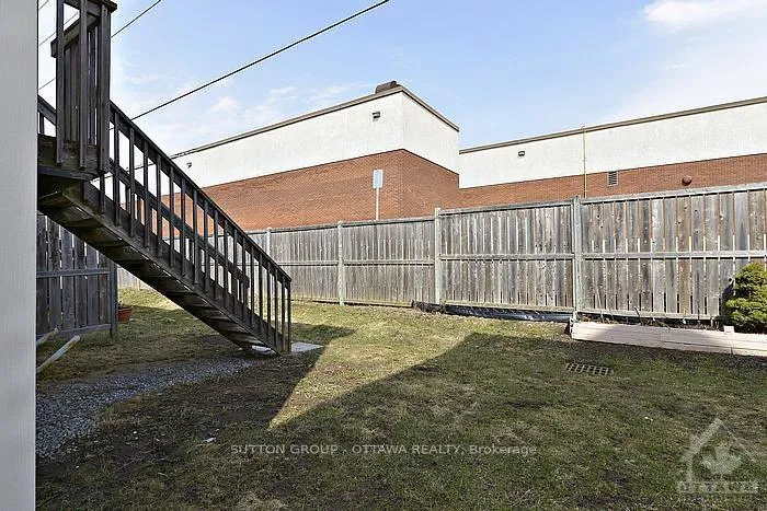 Photo 10 of 17 Glenhaven Private, Ottawa, Brookfield Gardens — HOMEH
