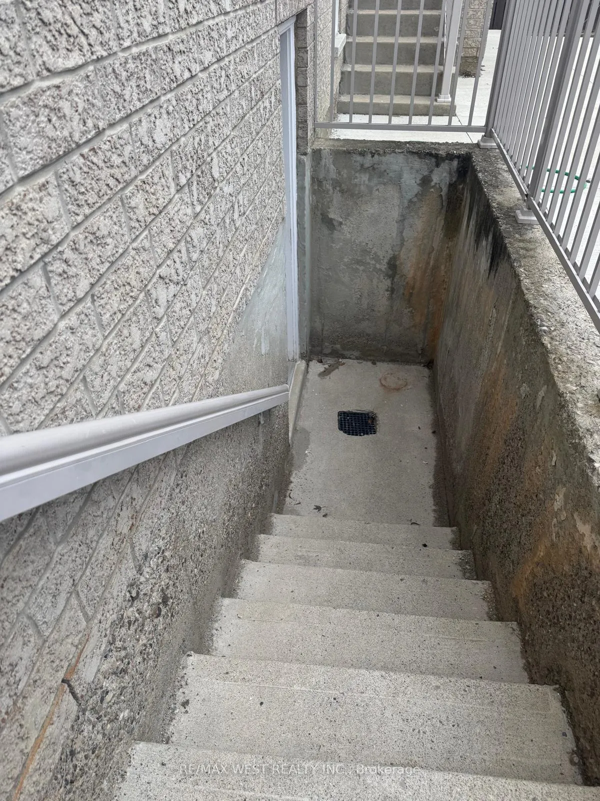Photo 3 of Unit Bsmt, 14 Deerchase Road, Brampton, Brampton East — HOMEH