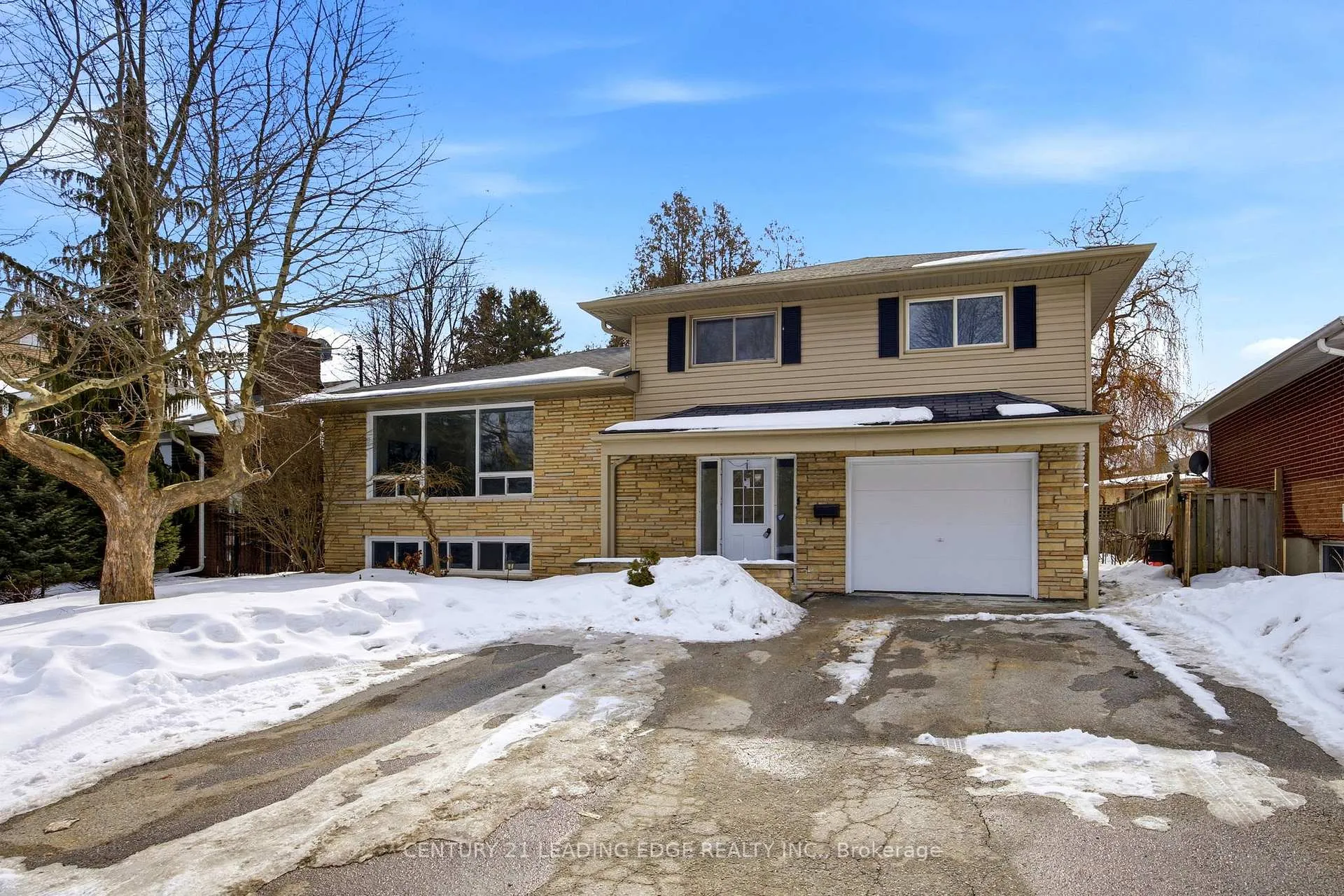 Photo 2 of 532 Park Road N, Oshawa, McLaughlin — HOMEH