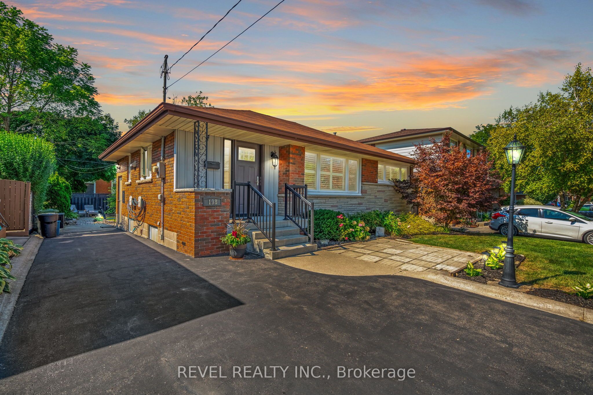 Photo 2 of 198 West 32nd Street, Hamilton, Westcliffe — HOMEH