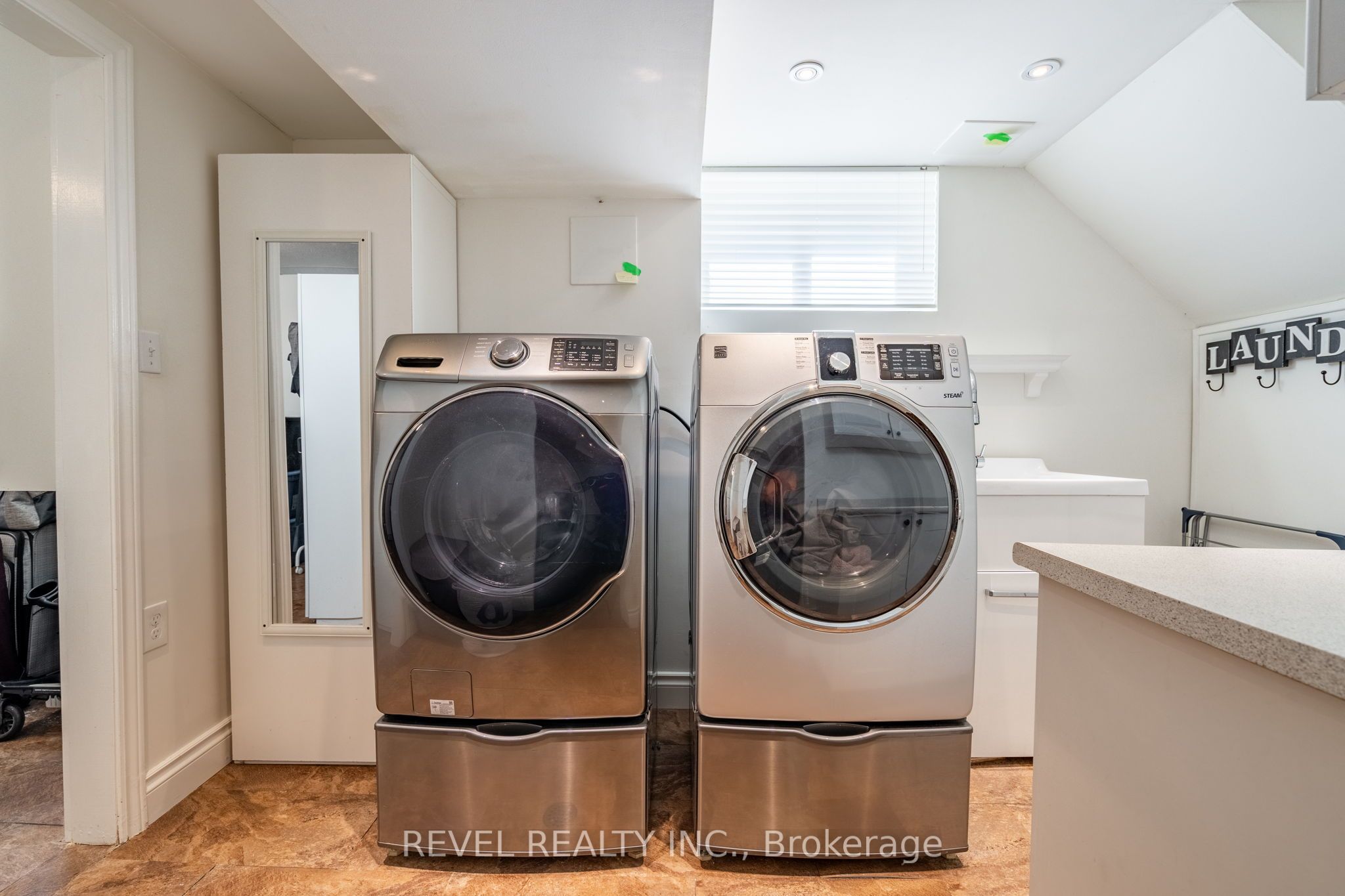 Photo 54 of 198 West 32nd Street, Hamilton, Westcliffe — HOMEH
