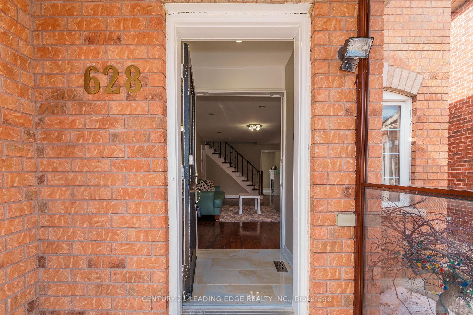 Photo 3 of 628 Staines Road, Scarborough, Rouge — HOMEH