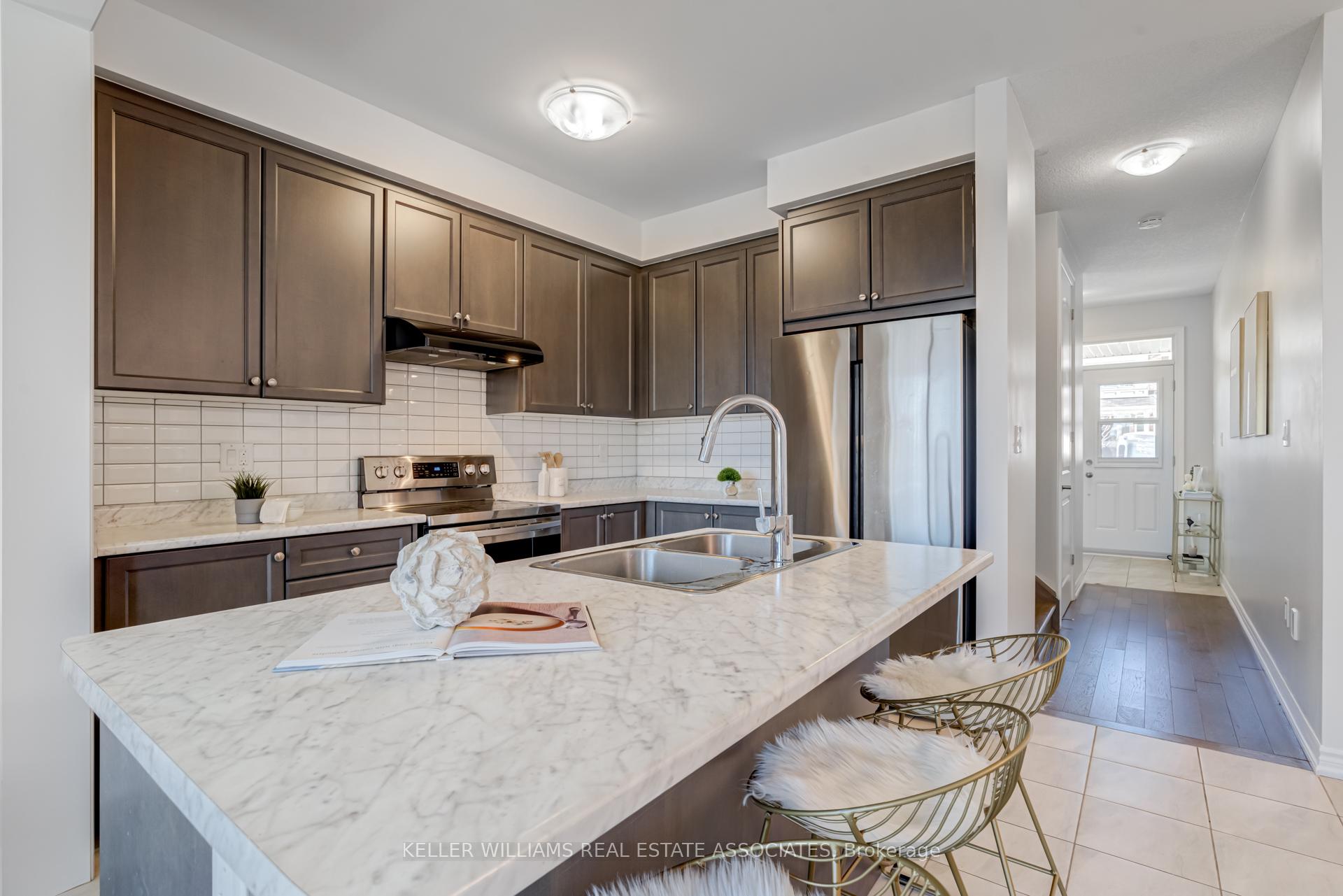 Photo 6 of 86 Esther Crescent, Thorold, Hurricane/Merrittville — HOMEH