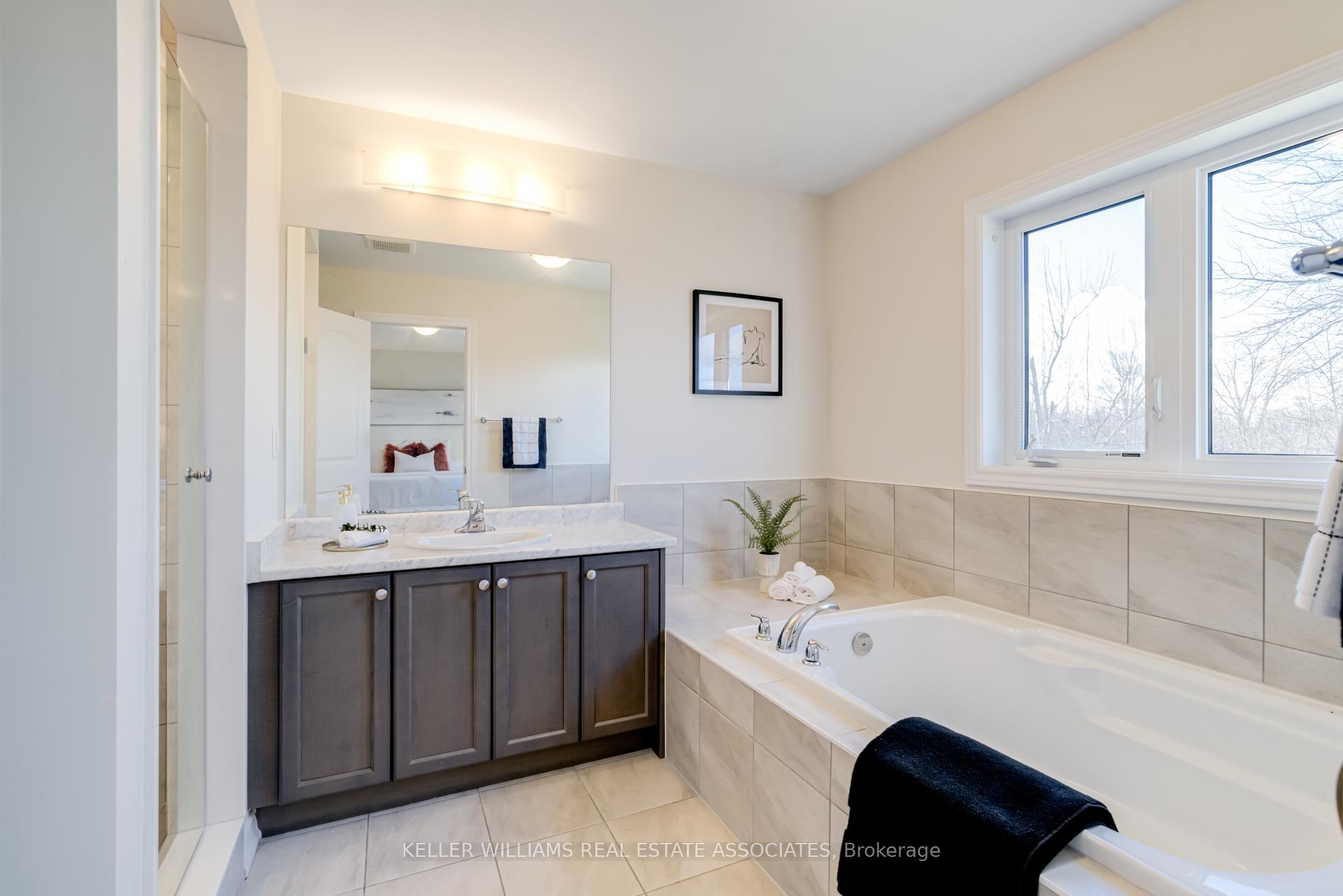 Photo 12 of 86 Esther Crescent, Thorold, Hurricane/Merrittville — HOMEH