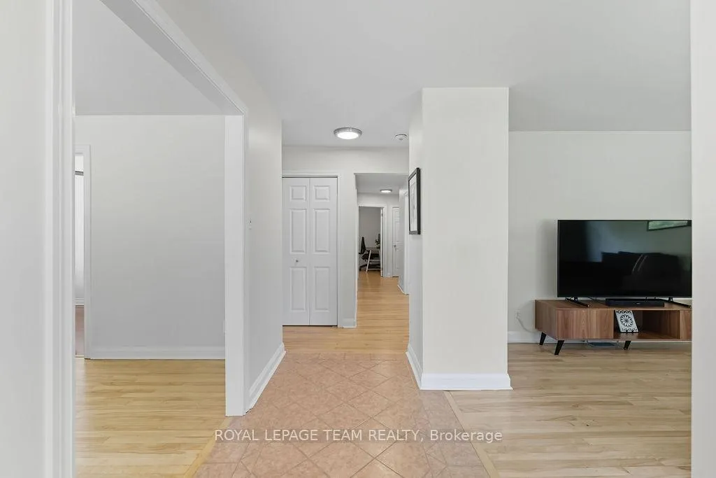 Photo 10 of 1548 Caledon Street, Ottawa, Riverview Park — HOMEH