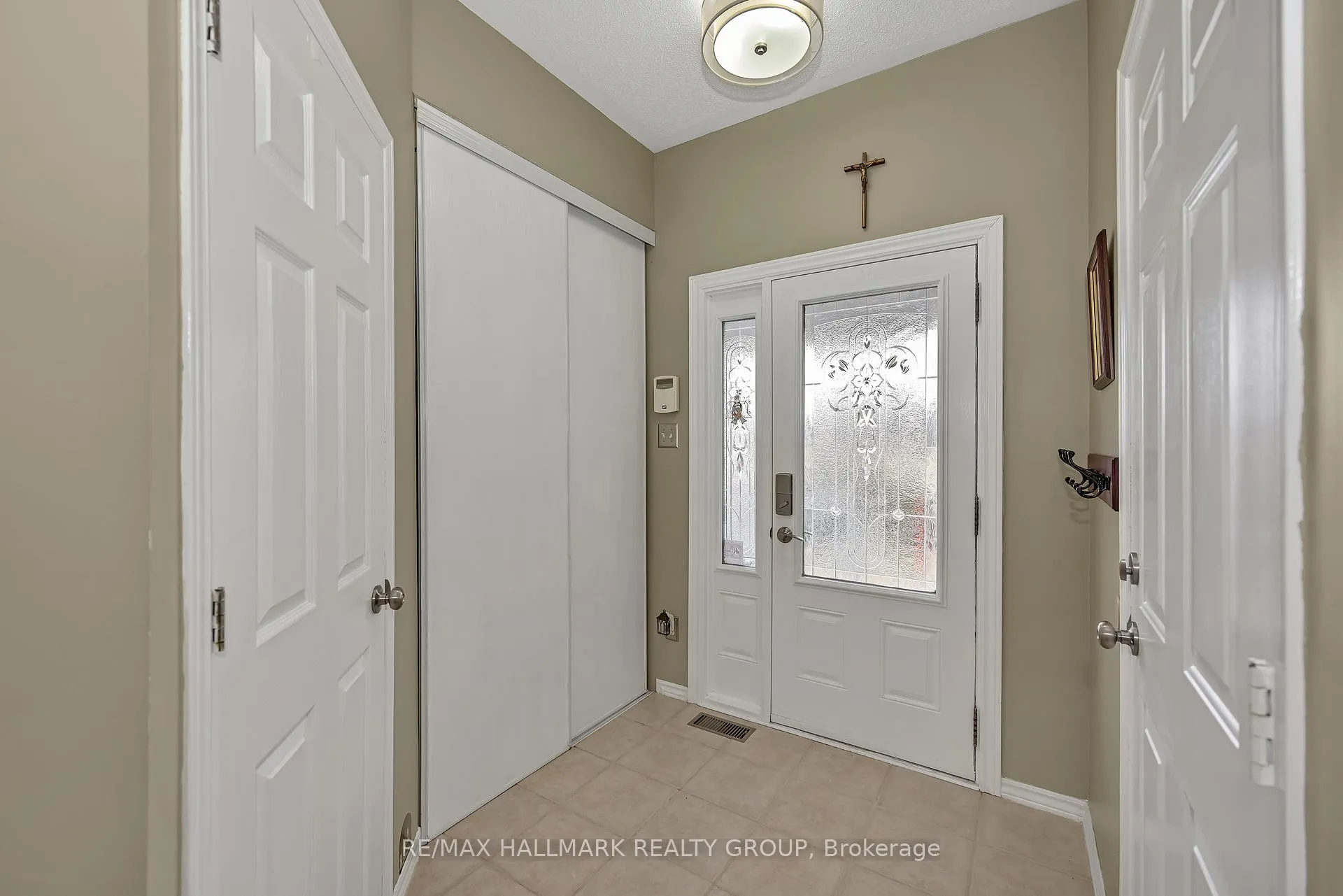Photo 5 of 1614 Varennes Boulevard, Ottawa, Fallingbrook/Pineridge — HOMEH
