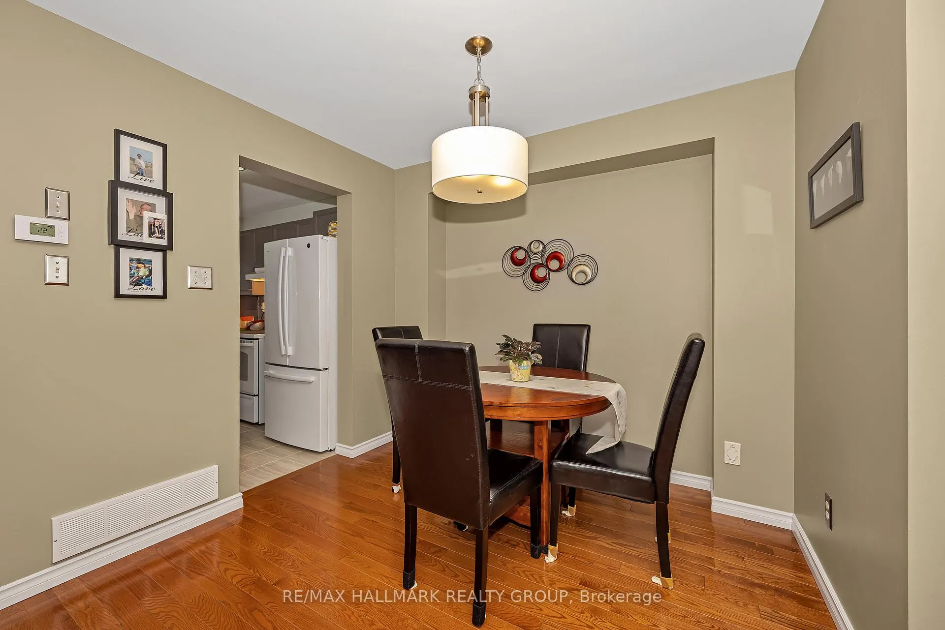 Photo 6 of 1614 Varennes Boulevard, Ottawa, Fallingbrook/Pineridge — HOMEH