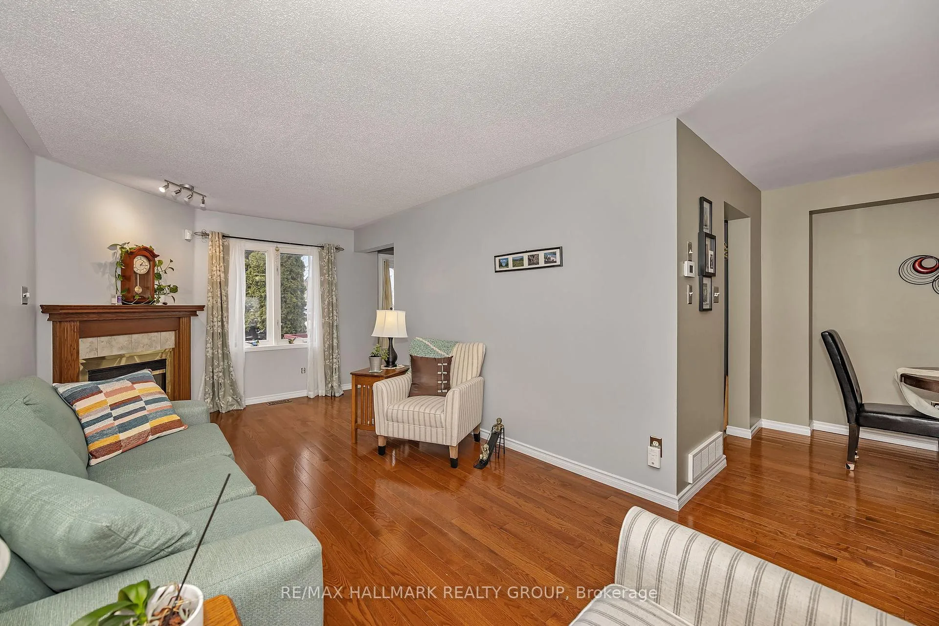 Photo 9 of 1614 Varennes Boulevard, Ottawa, Fallingbrook/Pineridge — HOMEH