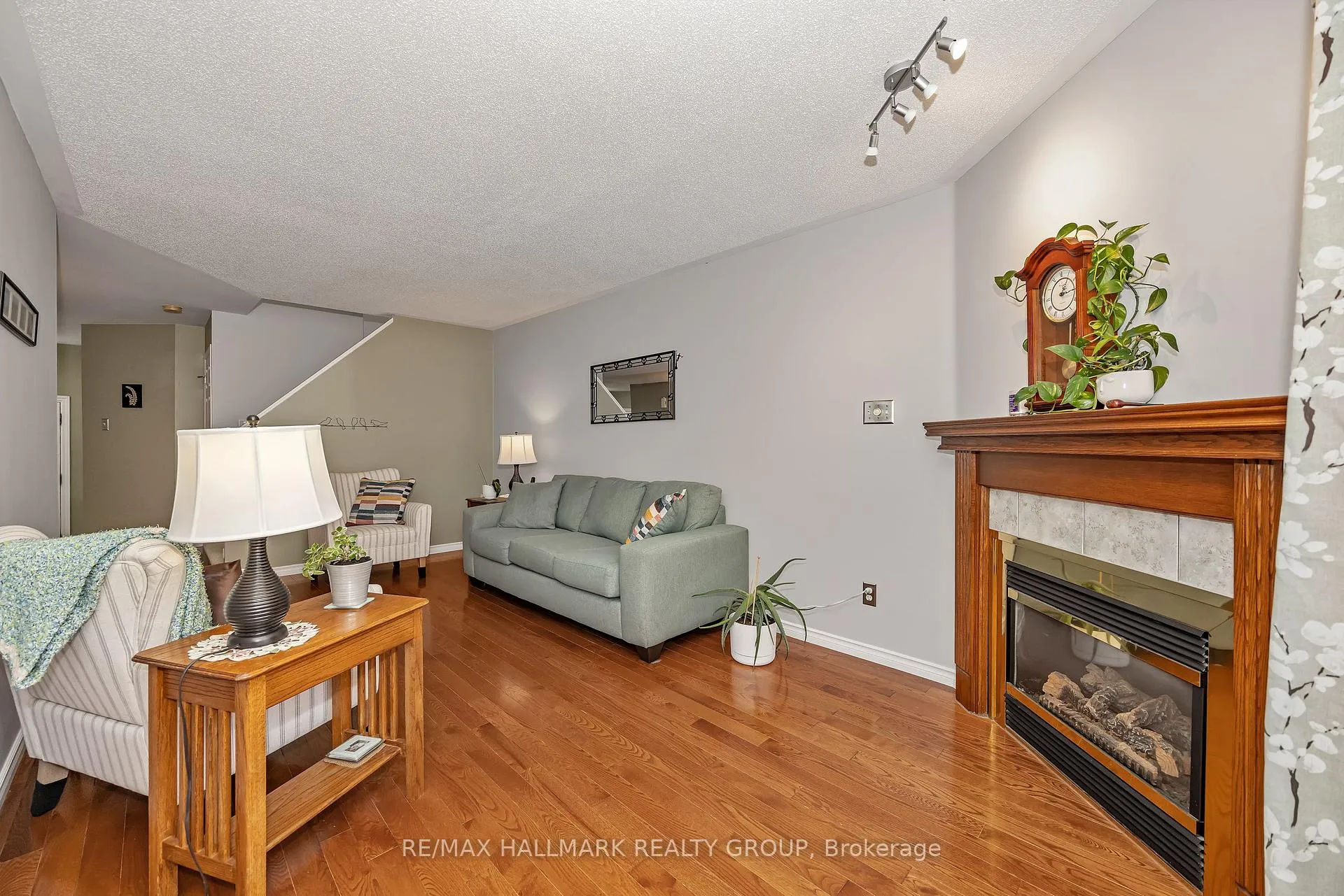 Photo 10 of 1614 Varennes Boulevard, Ottawa, Fallingbrook/Pineridge — HOMEH