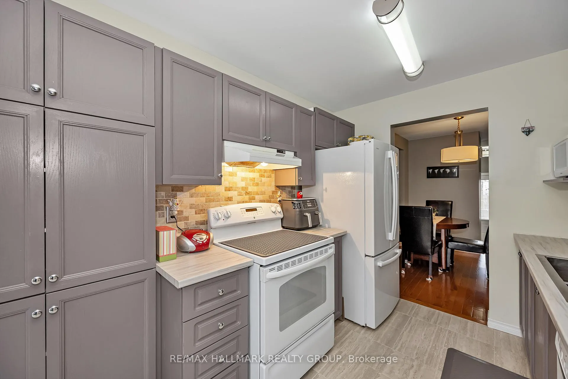 Photo 11 of 1614 Varennes Boulevard, Ottawa, Fallingbrook/Pineridge — HOMEH