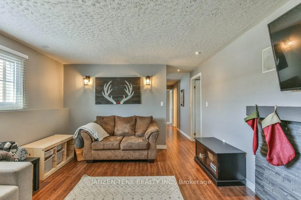 Photo 83 of 107 Fourth Avenue, Aylmer — HOMEH