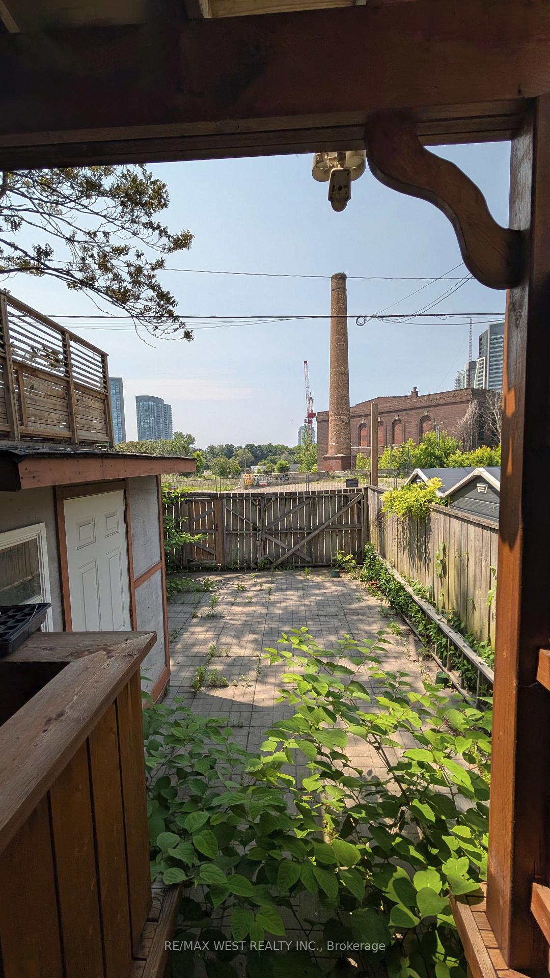 Photo 5 of Unit Main, 141A Niagara Street, Toronto, Niagara — HOMEH
